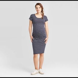 Ingrid & Isabelle Maternity dress size M